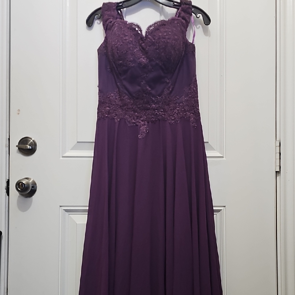 Elegant Purple Lace Evening Gown